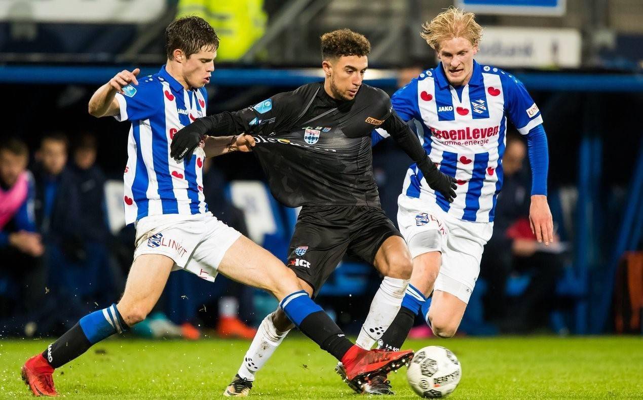 手崭露头角 手崭露头角